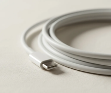 Cargar imagen en el visor de la galería, Cable USB-C a USB-C Compatible MacBook iPad | Premium 2M PD 100W Blanco carga rapida
